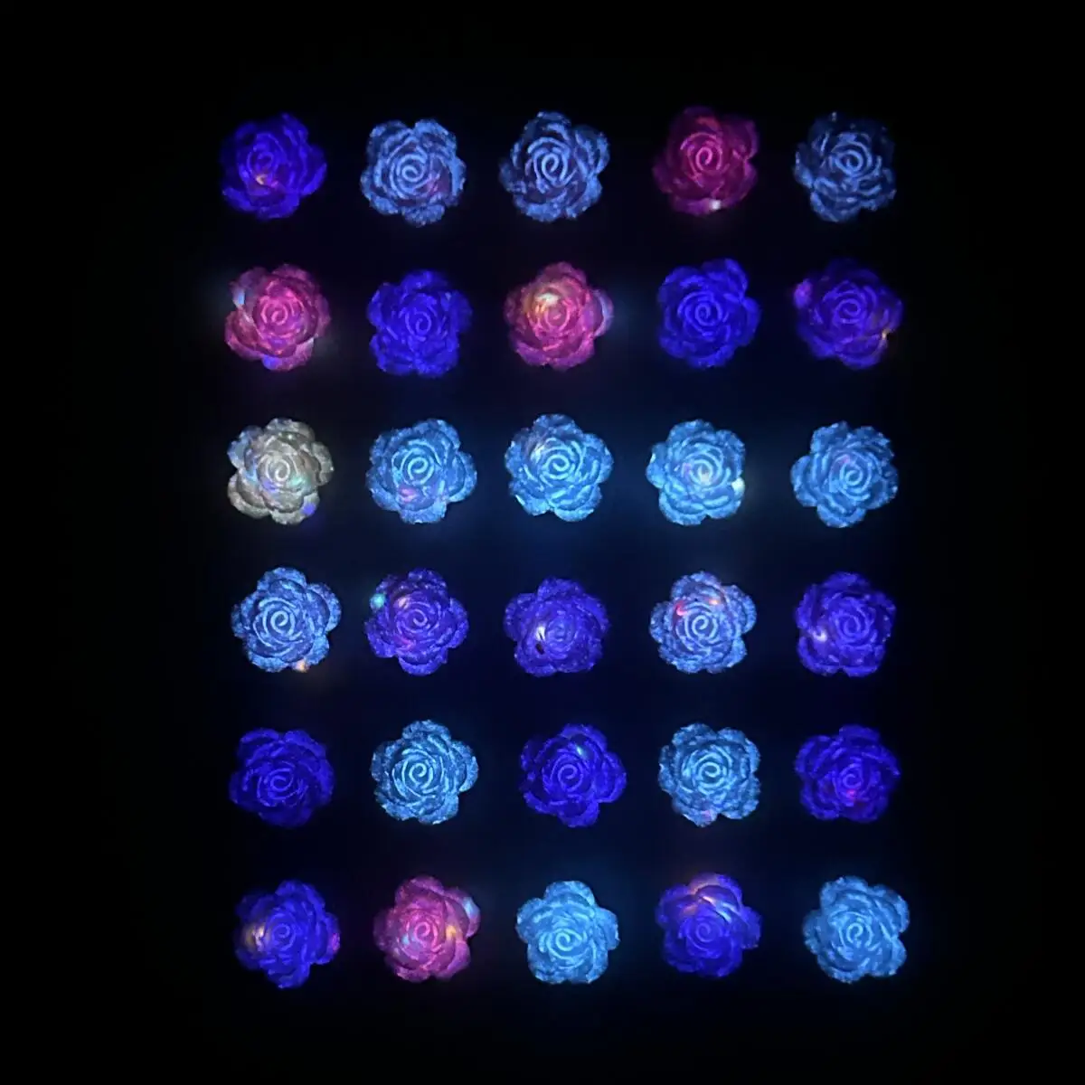 50개입 달콤한 발광 핑크 로즈 레진 네일 참 3D 창의적인 단색 부드러운 꽃 네일 아트 장식 DIY 젠틀 윈드 네일