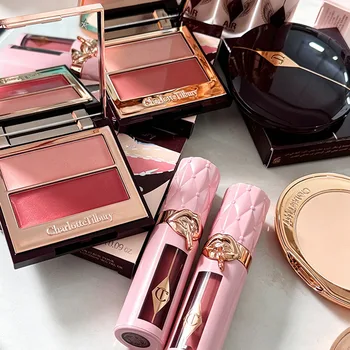 Set Trucco CT: Spray Modellante Traspirante, Polvere a Texture Fine, Blush in 2 Colori, Lucidalabbra, Cosmetici in Confezione Dorata