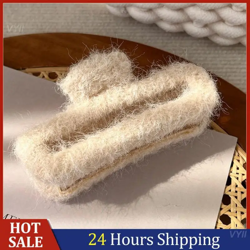 

Felt Clamp Fashion And Beautiful Exquisite Sweet Grab Clip Winter Fashion Plush Hair Claw Comfortable To Wear Comfortable
