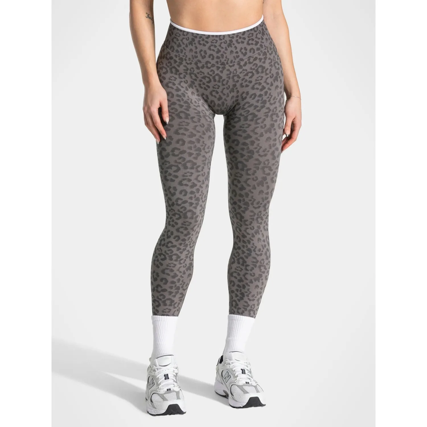 New Seamless Women's Gym Leopard Print Yoga Pants High Waisted Contrasting White Edge Knitted Leggings Yoga Exercise Leggings 5