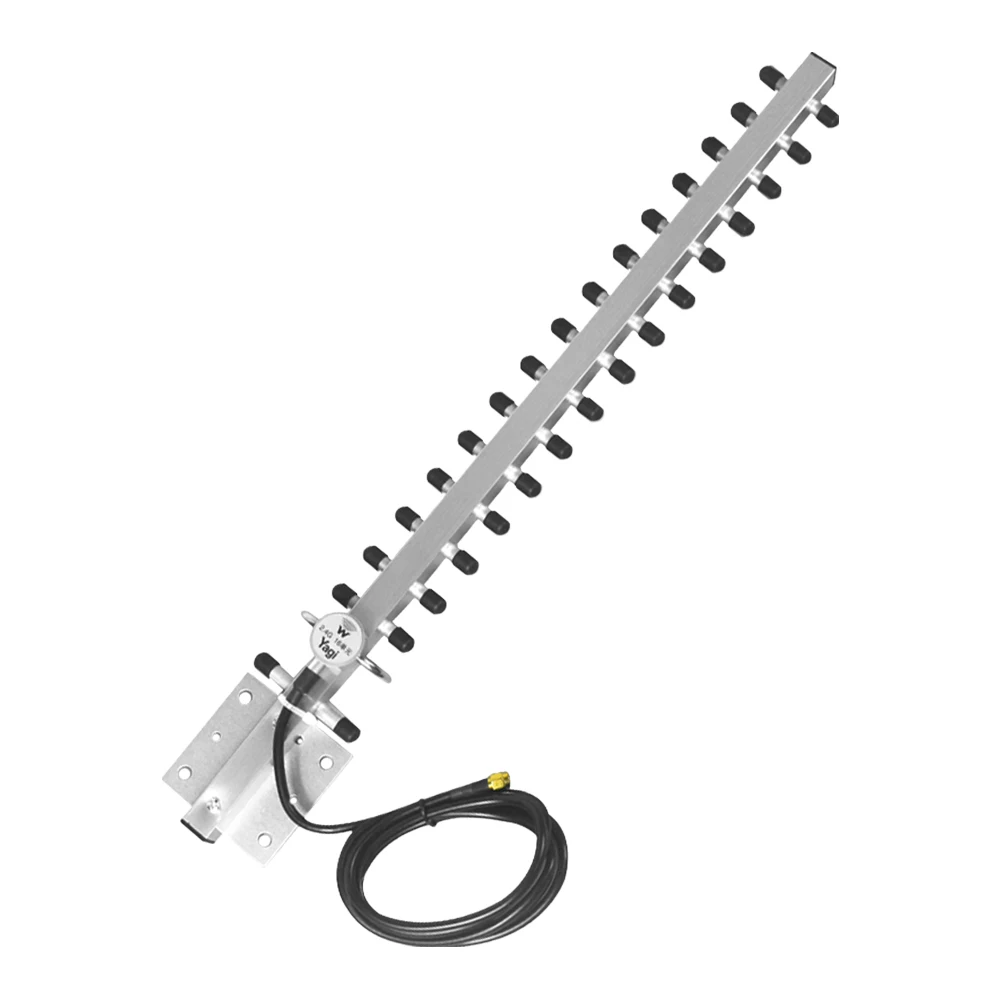 Connecteur RP-SMA de l'antenne WiFi Yagi 2.4Ghz 25dBi en gros plan.