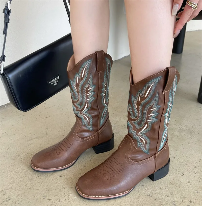 

New Cowboy Short Boots for Women Cowgirl Fashion Western Boots Women Embroidered Casual Square Toe Designer Shoes