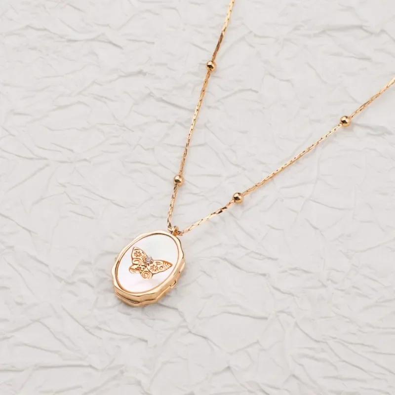 Custom Butterfly Shell Photo Locket Necklace for Women Vintage Frame Album Lockets Memorial Jewelry Mother's Day Gift Jewelry