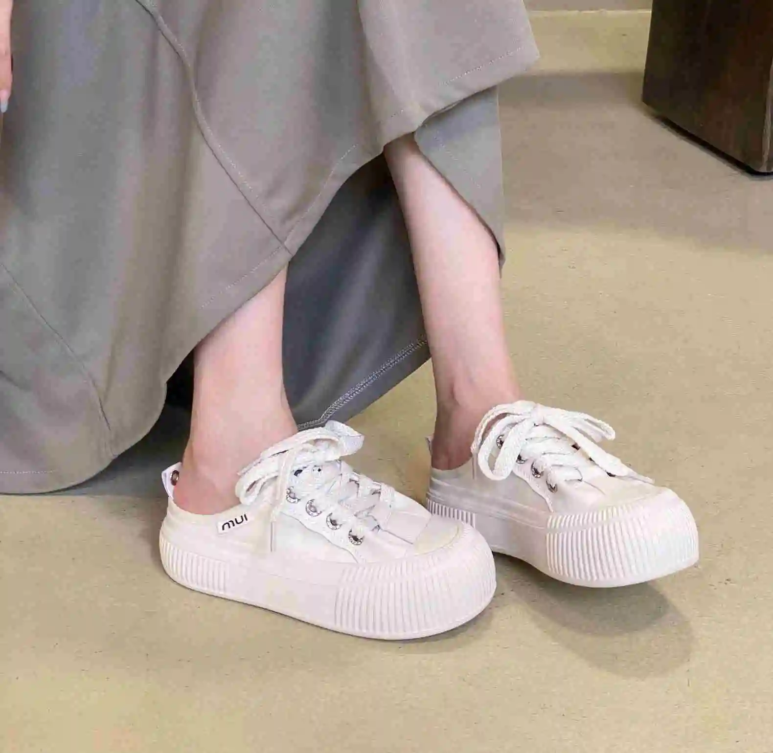 

Women's Soft Foam Comfort Sneaker Round Toe soft bottom Leather Low Top Sneakers Leisure Shoes