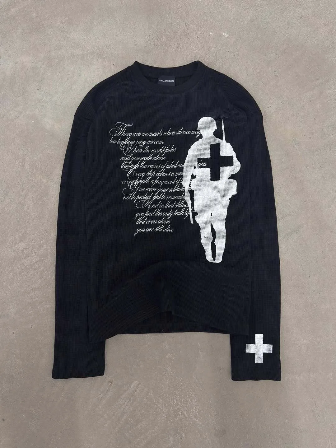 2026 Neuerscheinung Damen Y2K Schwarzes Soldaten- & Kreuz-Print Langarm-T-Shirt Waffelstrick Oversized Top – Detail 9