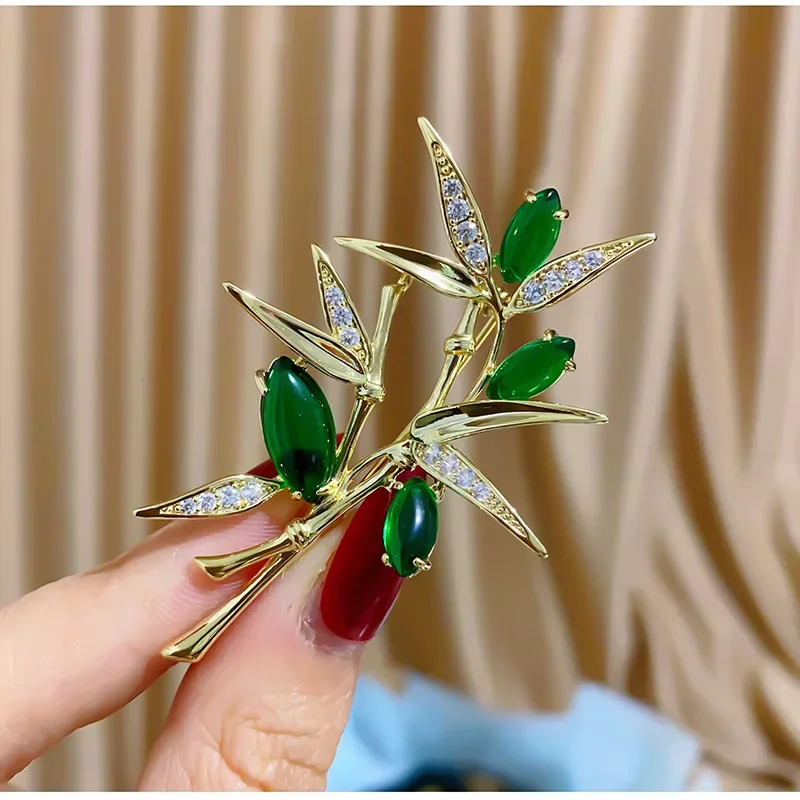 Fashion Colorful Crystal Flower Brooch Pins For Women Clothing Charming Rhinestone Brooches Wedding Party Jewelry Accessories