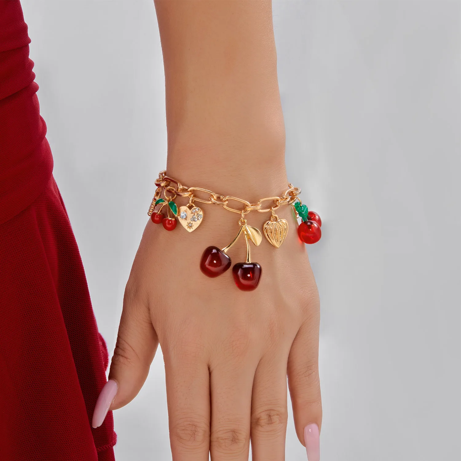 Süßes Niedliches Rotes Erdbeer-Kirsch-Armband für Frauen Handgefertigtes Imitationsperlen-Herzanhänger-Armband Freundschaftsschmuck Geschenk – Detail 1