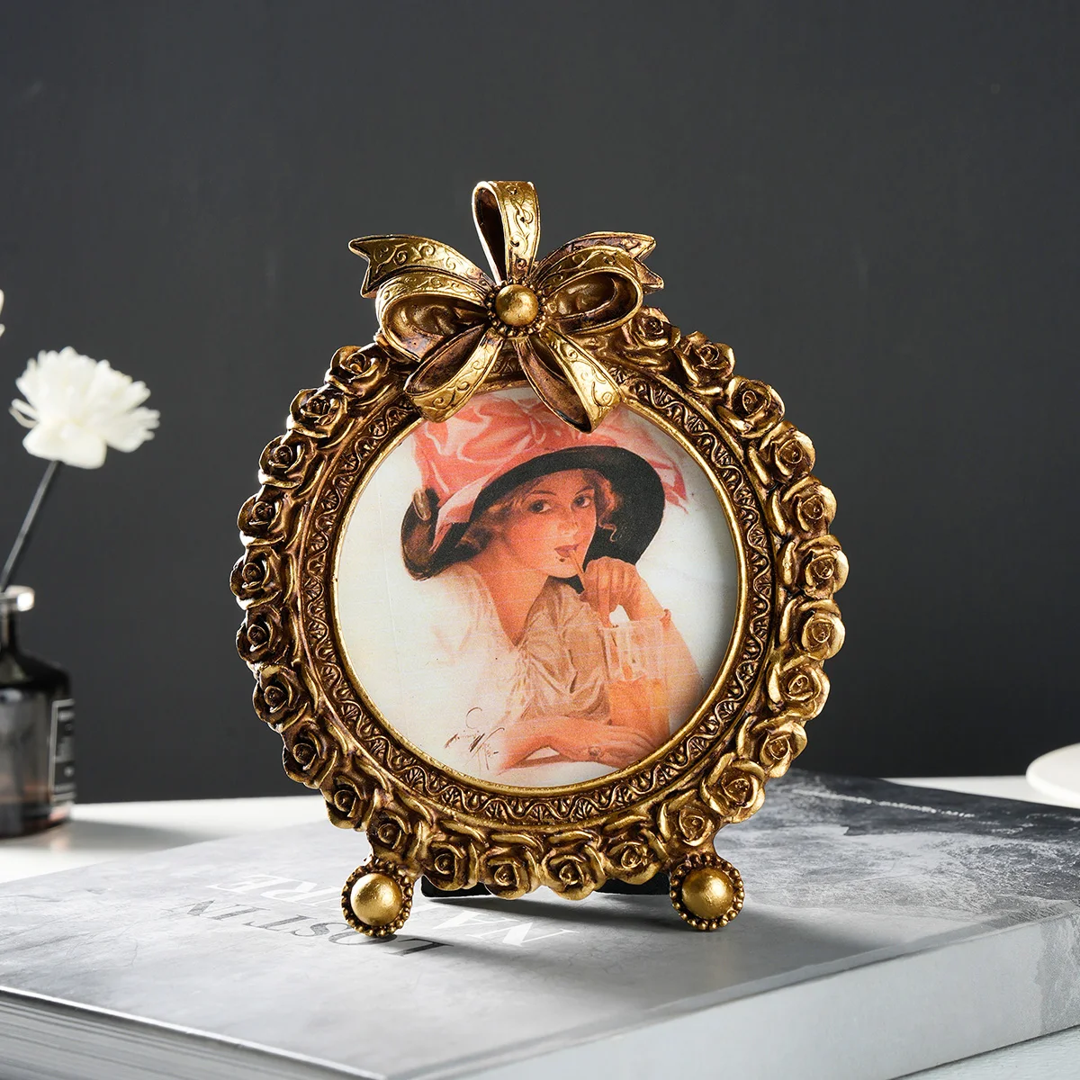 1PC, a retro five-petal bow three-dimensional patterned circular photo display frame, a home desktop decoration frame