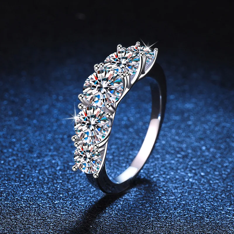 Sparkling Moissanite Diamond Ring