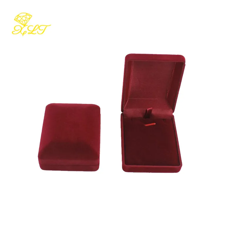Elegant Jewelry Box for Pendant Display and Storage