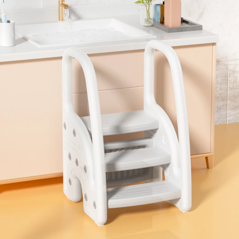 Space-Saving Foldable Step Stool 100KG Capacity Bathroom Helper Quick-Dry PP Material Three Steps Footstool