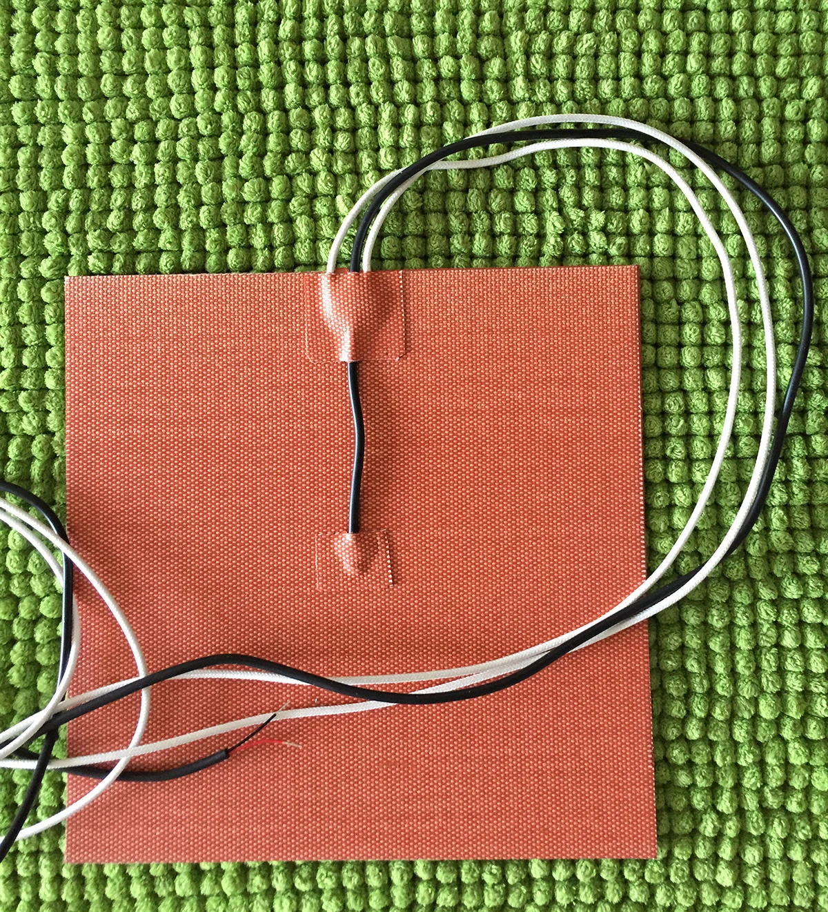 

150x130mm 50w 24v NTC100K Silicone personalizzato letto caldo/riscaldatore letto per stampante 3d