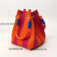 Ce sac seau rétro tricoté multicolore est simple et color-blocké, polyvalent et facile à transporter. 6