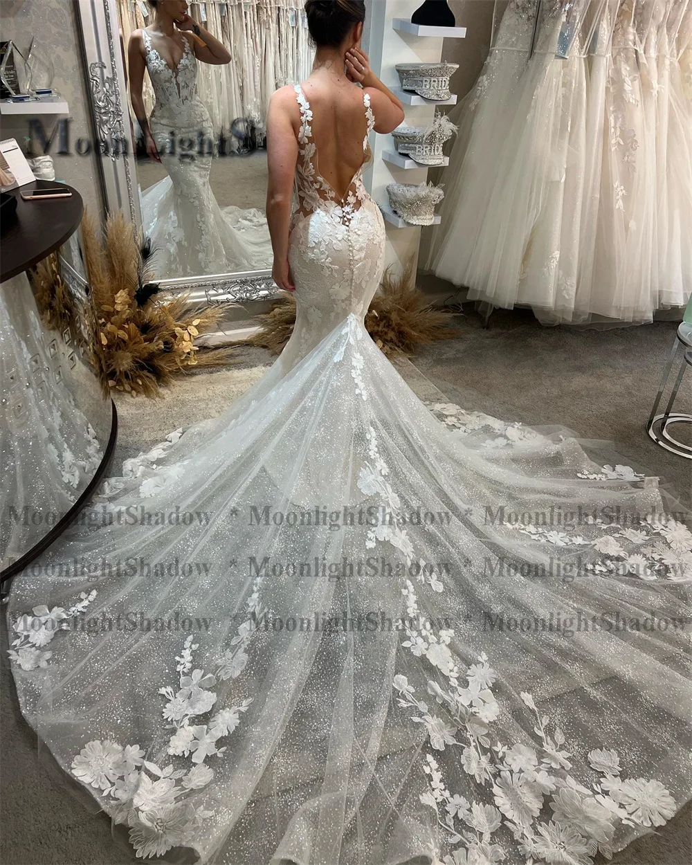 Moonlight Luxurious Mermaid Wedding Dresses V-Neck Button Sleeveless Lace Appliques Bridal Gown Vestido De Noiva Customized 2