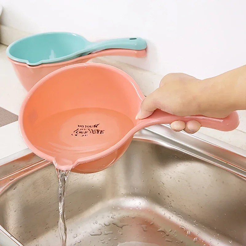 1pc Plastic Water Scoops Children Baby Bath Spoon Bathing Ladle Washing Hair Tool Thick Long Handle Cooking Kitchen Tools