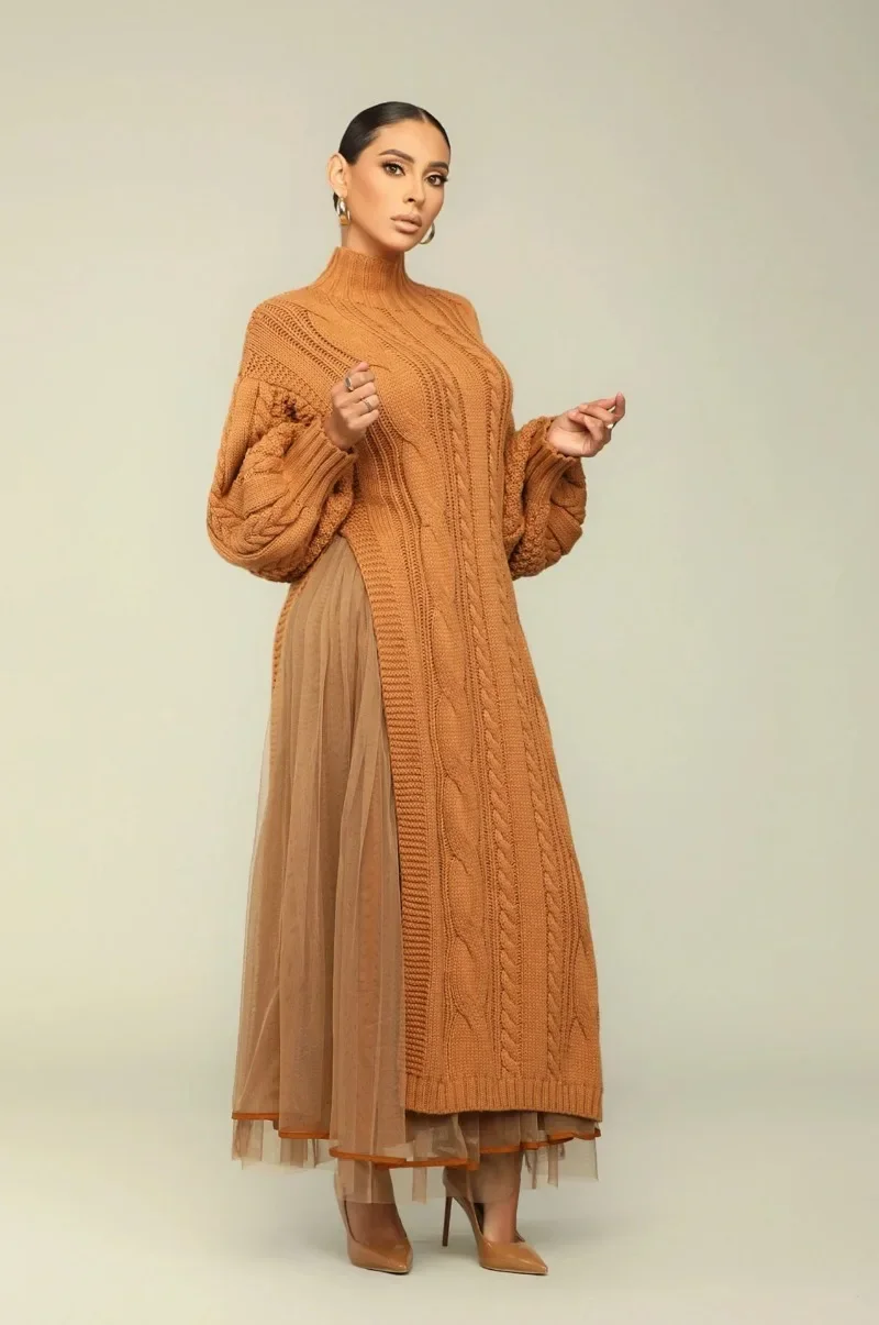 Женское-трикотажное-платье-свитер-с-длинным-рукавом-и-разрезом-сбоку