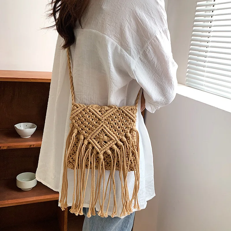 New Straw Bag Bohemian Tassel Beach Bag Women Crochet Fringed Crossbody Ultralight Shoulder Bag Women Small Bolsos Feminina