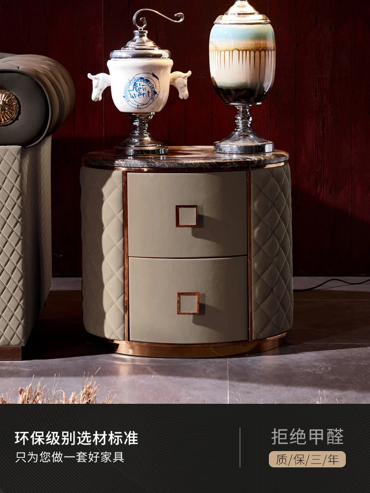 

Прикроватный столик, роскошная спальня, прикроватный шкаф, модельная комната, индивидуальная шлифованная кожаная мебель, Высококачественная итальянская постмодернизированная кукуруза