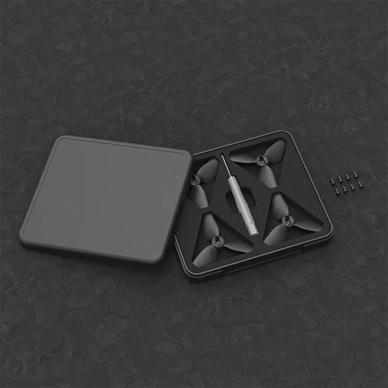 Hélices de drone par 2 paires, pales de rechange pour quadcopter, sur fond blanc.