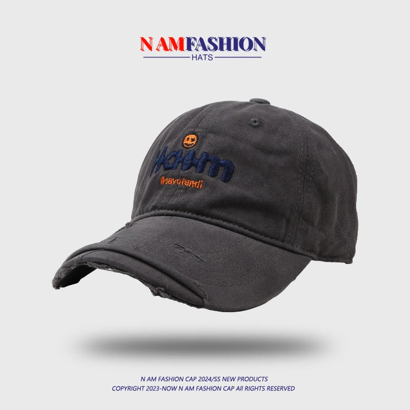 Рисунок 3 - Бейсболка с вышивкой и надписью