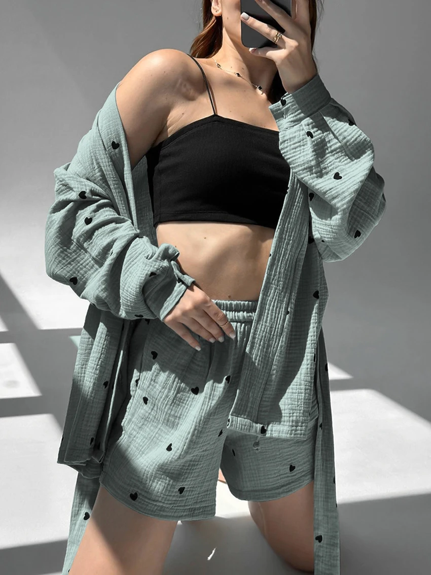 Рисунок 2 - Женский пижамный комплект с V-образным