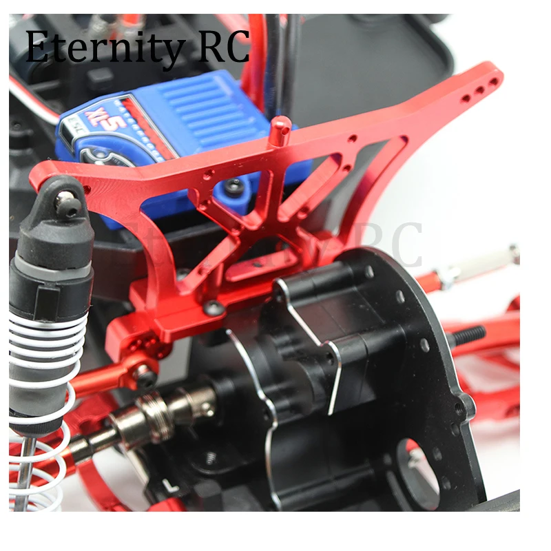 Détail des composants du kit de châssis en alliage d'aluminium pour Traxxas 1/10 2WD, inclant supports et vis