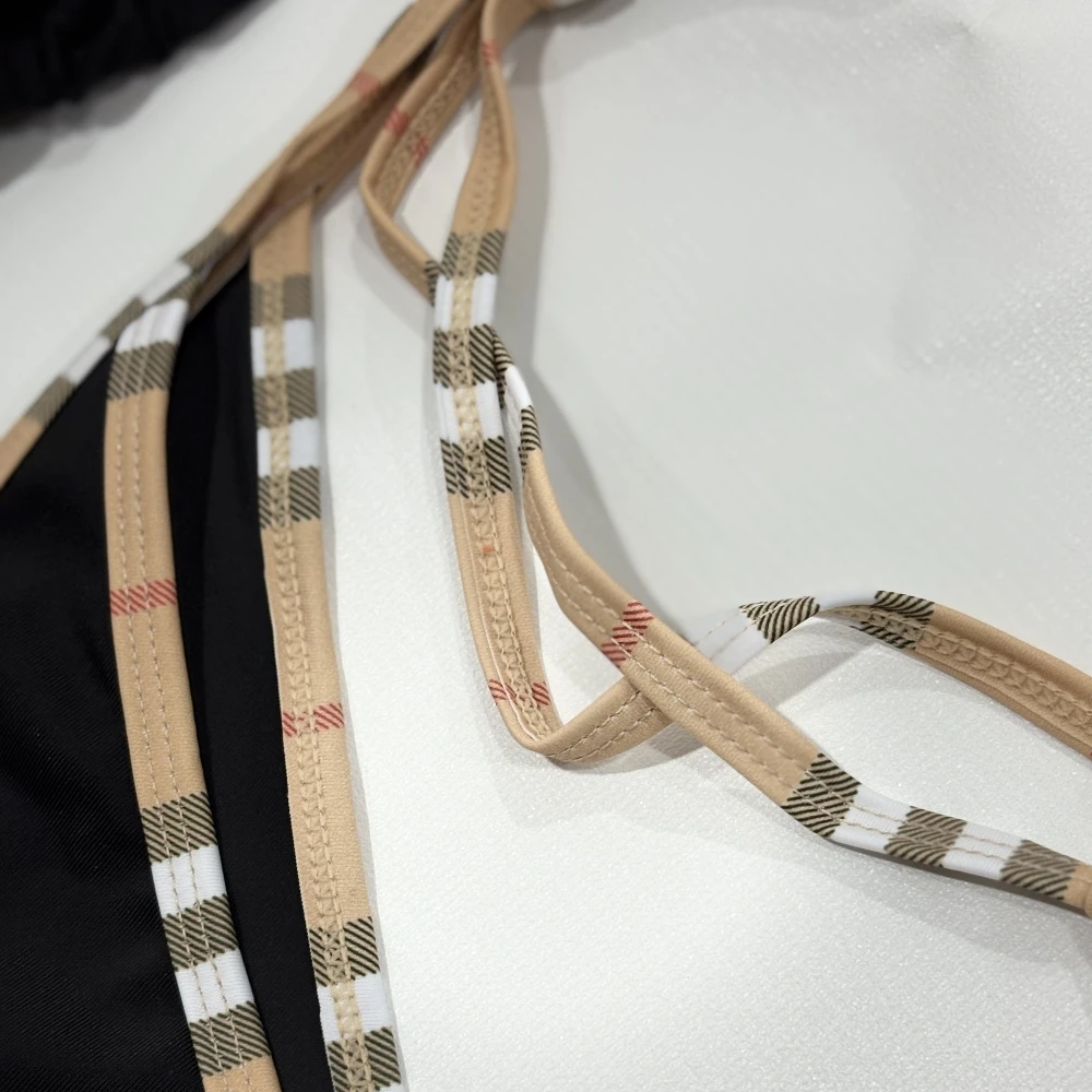 Set Bikini di Lusso a Righe - Packaging