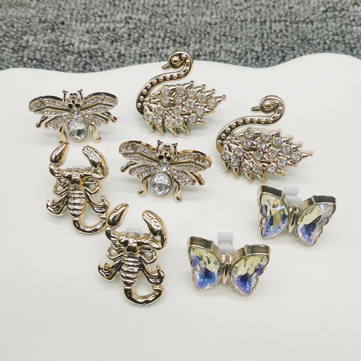 2PCS 나비 전갈 신발끈 참 DIY 장식 블링 스완 신발끈 버클 액세서리 거미 신발 클립 장식품