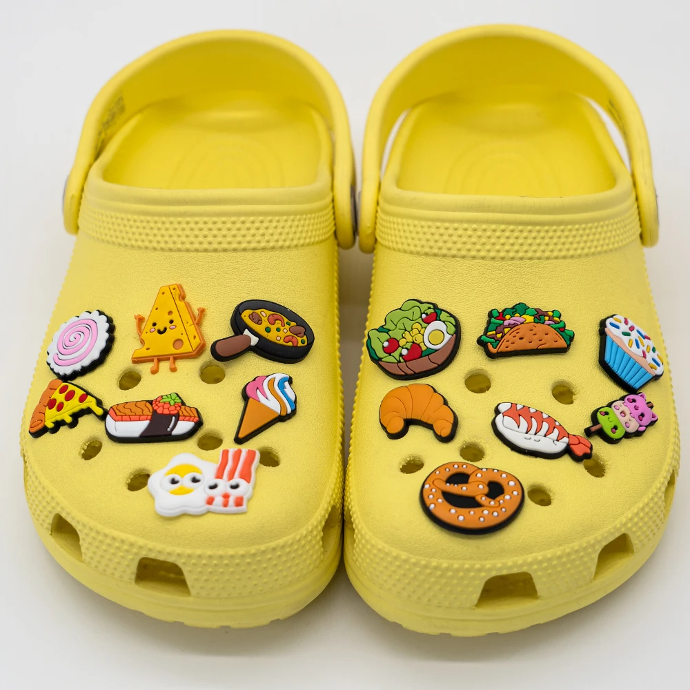 1/10pcs 여성을위한 귀여운 음식 구두 매력 쿠키 피자 옥수수 스시 구두 장식 바나나 수박 음료 코코넛 핀 방해물 청바지