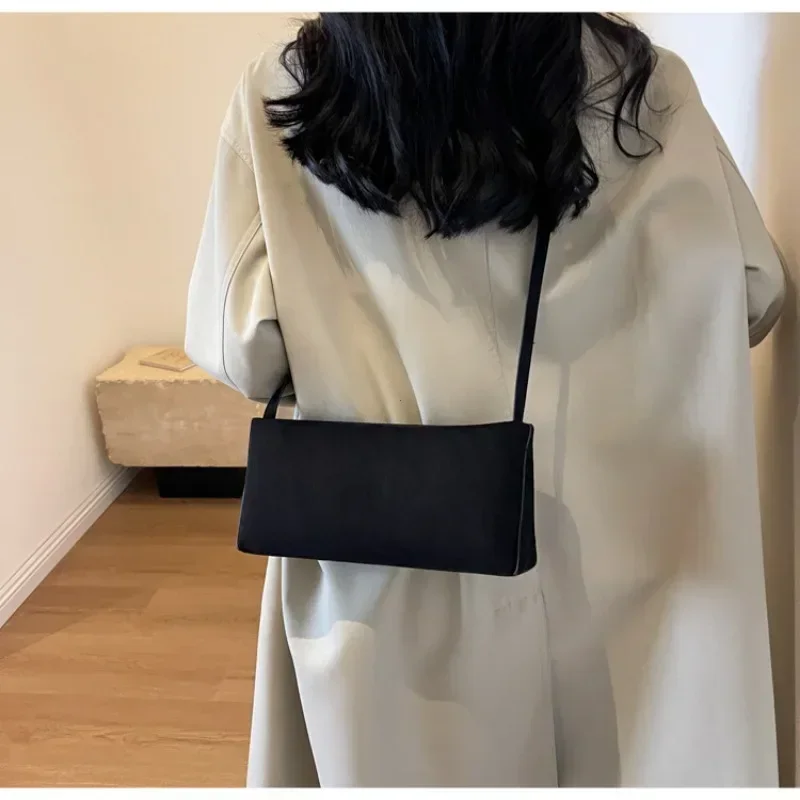Fashion French Handhel Bag 2026 New Elegant Underarm Handbags for Women's Elegnt Crossbody Bags Armpit Handbag Designer Bags