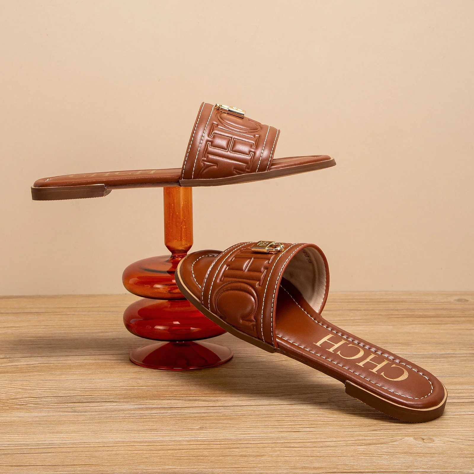 شباشب نسائية فاخرة جلد طبيعي