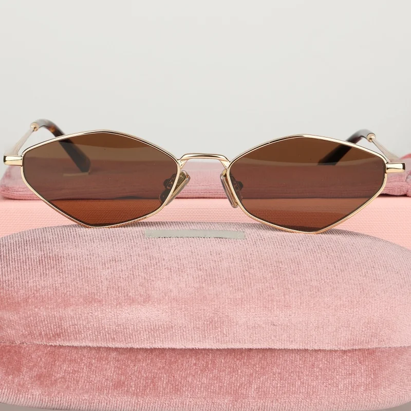 ���������� ���Ÿ� �ݼ� ������ ���۶� �귣�� Desinger ��Ʈ�� ���� �ұ�Ģ�� Eyeware ���� �ҳ� �м� ���� �¾� �Ȱ�