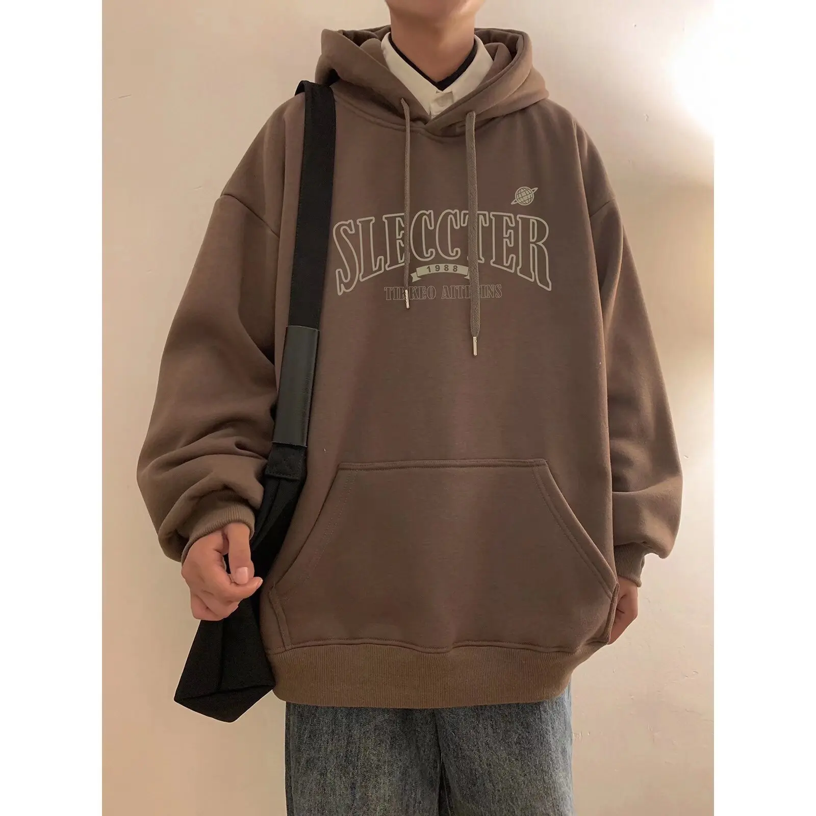 Рисунок 6 - Мужской повседневный серый свитер с капюшоном