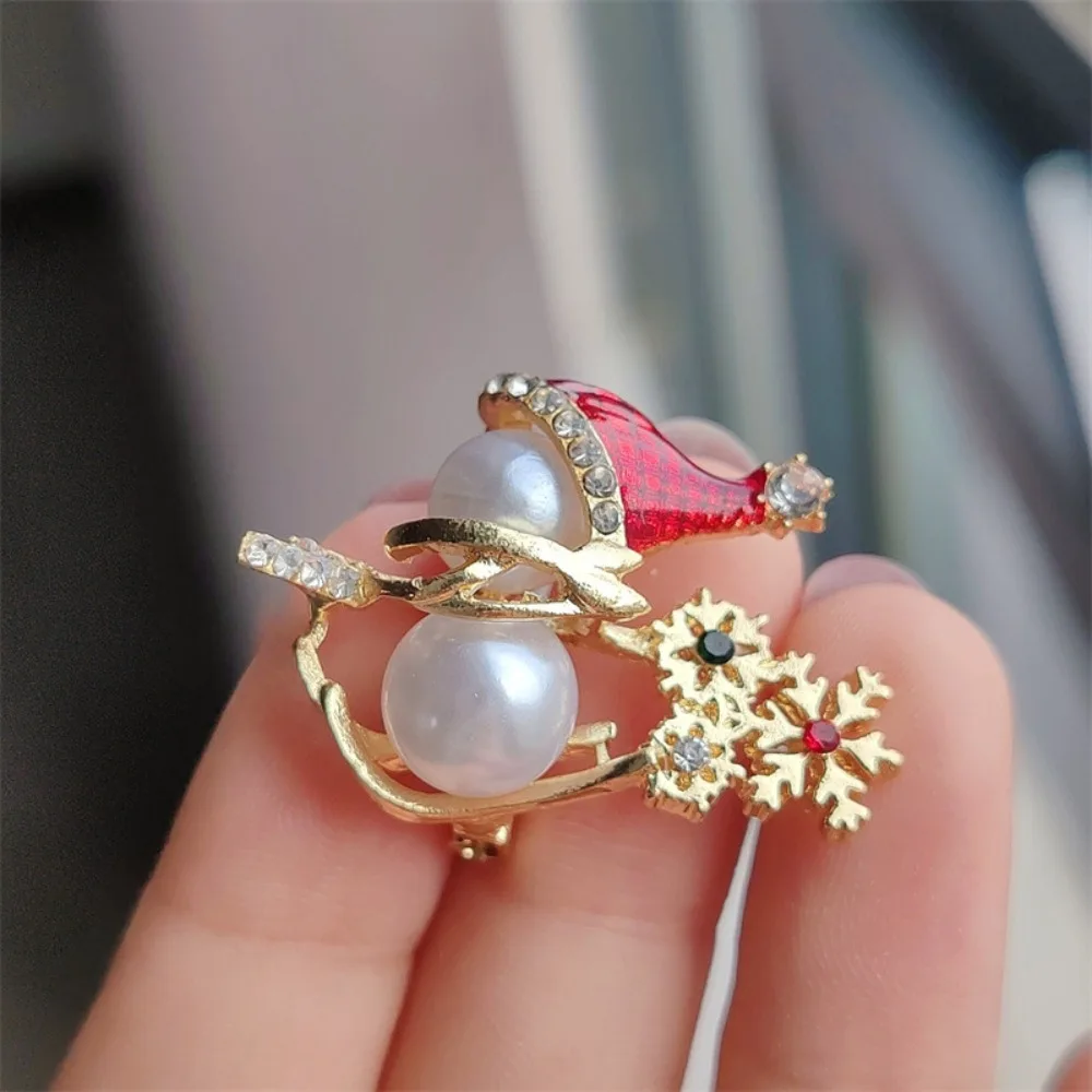 Pearl Christmas Snowman Brooch Deer Santa Claus Snowflake Christmas Pin Rhinestone Enamel Pins Sweater Scarf Badge New Year Gift