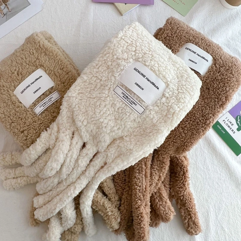 Рисунок 5 - Плюшевый шарф с карманом на шею и кисточками