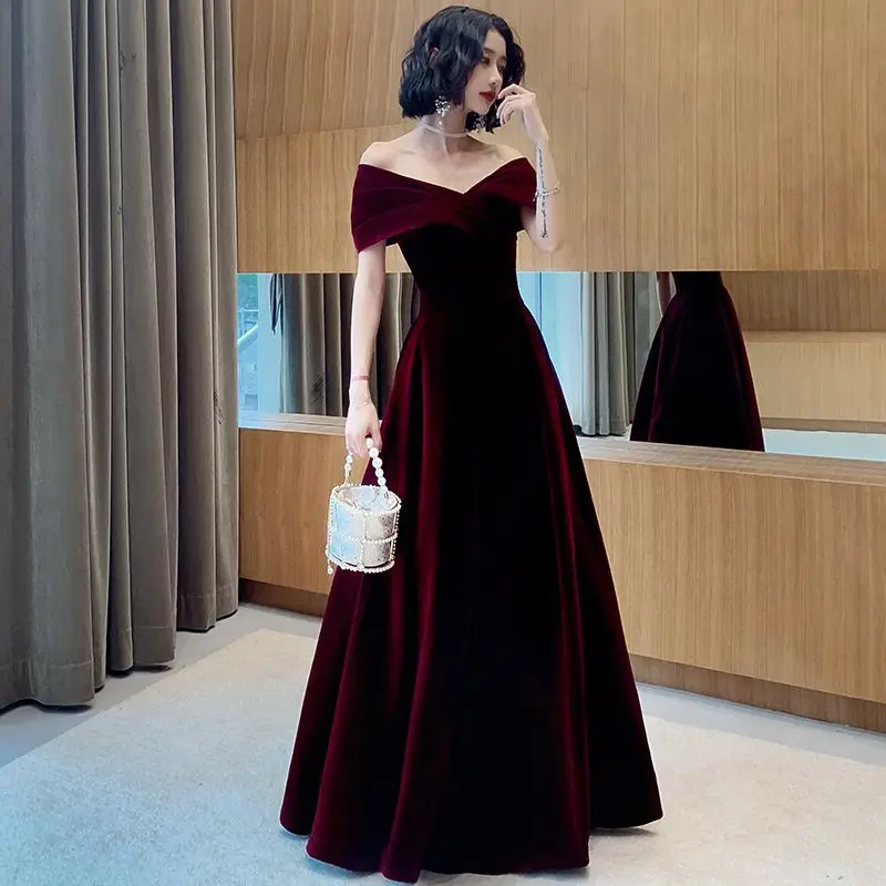 

Retro Plus Size Velvet Party Dresses Slash Neck Burgundy Black Elegant A-Line Long Gowns 2022 Short Sleeve Christmas Dresses Red