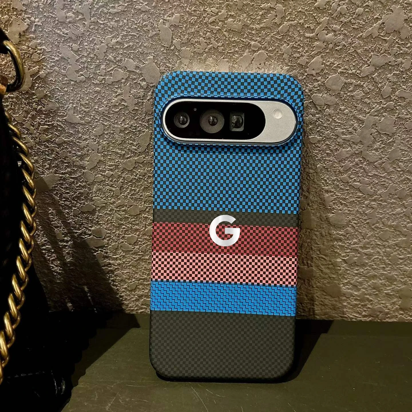 Luxury Slim Carbon Fibre Texture Magnetic Charging Phone Case