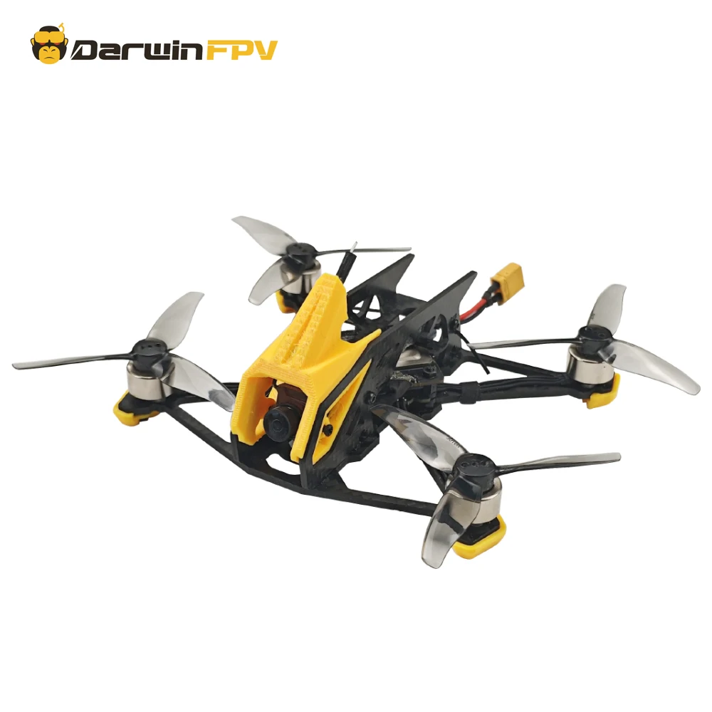 Gros plan sur la caméra et le récepteur du DarwinFPV BabyApe III Analog BNF – Drone FPV 3 pouces léger