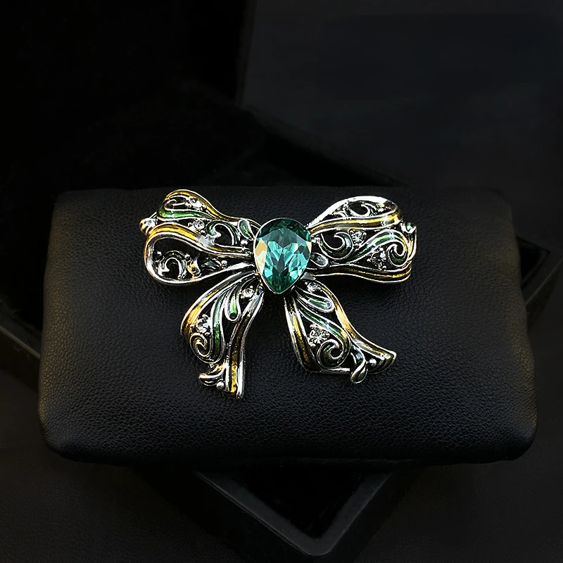 Exquisite Vintage Bowknot Brooch High-End Elegant Neckline Bow Tie Brooch Pin French Elegant Accessories Rhinestone Jewelry Pins