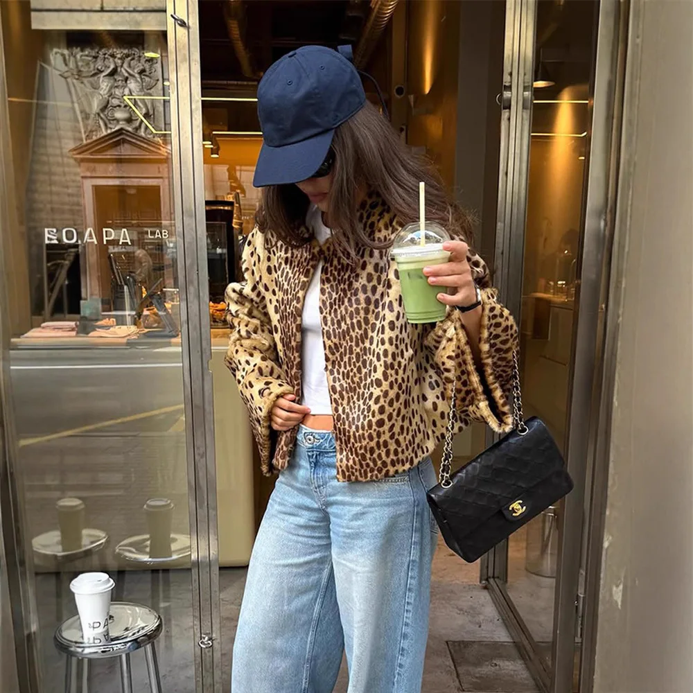 New Outerwear Women's Winter Jacket Fashionable Casual Style Warm Leopard Print Short Jacket Women 2025 Autumn Winter New Style - 4