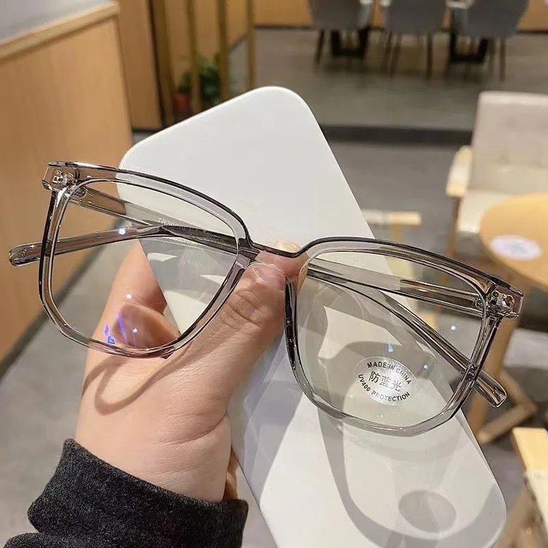Retro Chic Women's Anti-Blue Light Glasses with Classic Eyeglass Frame