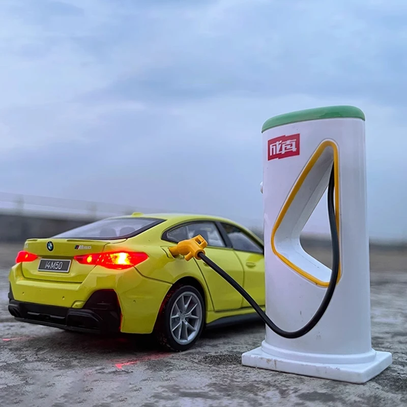 1:34 BMW I4 M50 Supercar Charging Pile Alloy Model Car Toy