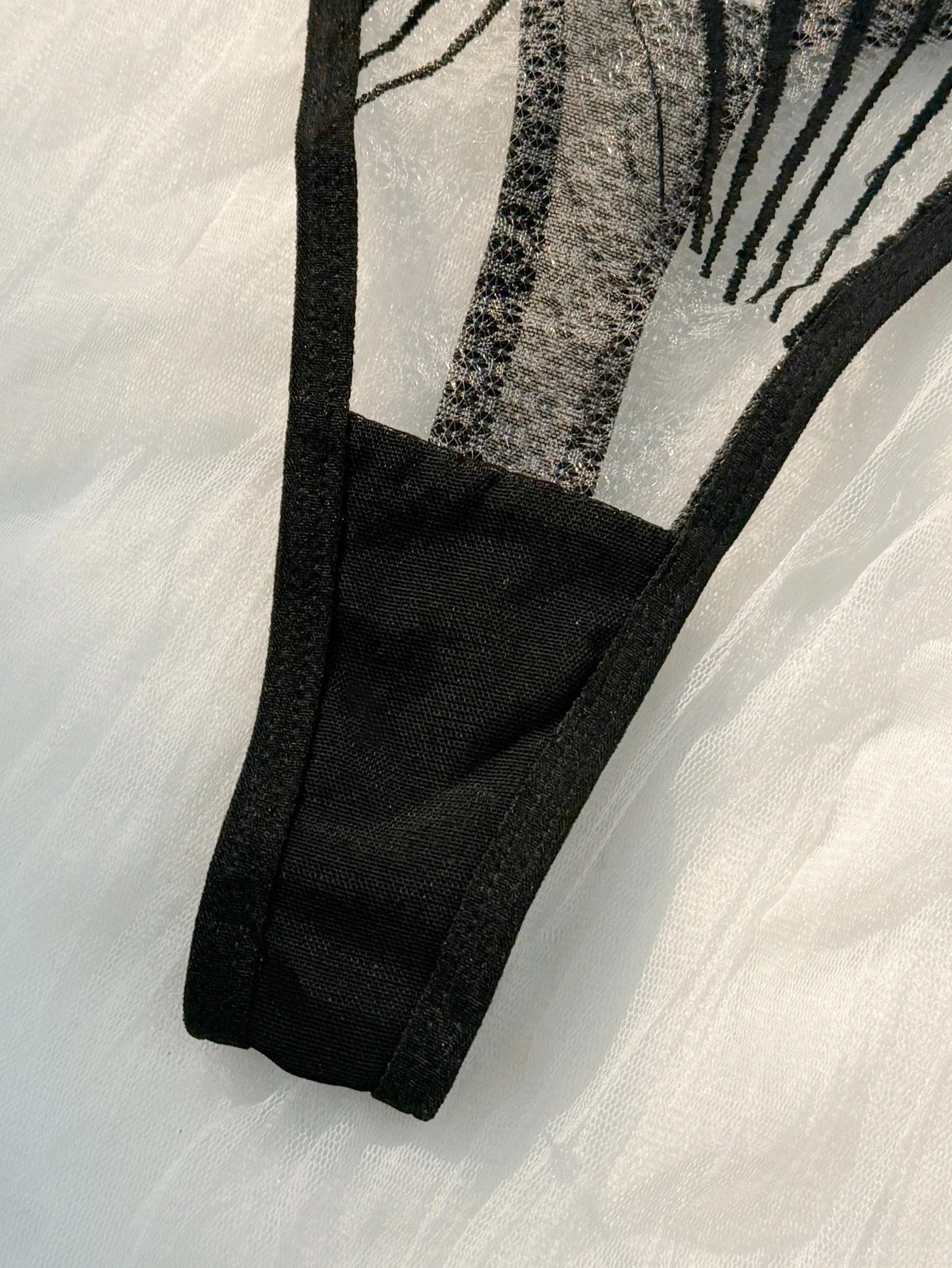 HeartCaptor Women's Black Scallop Embroidered Lingerie Set 2-Piece All-Season - Details 6