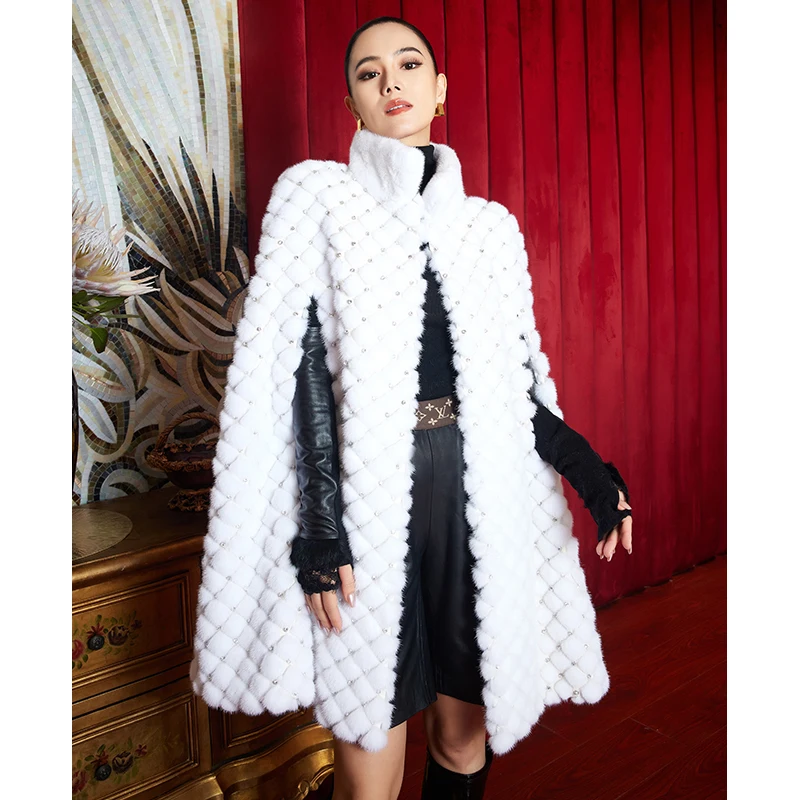 Рисунок 4 - Плащ 2223 из натурального норкового меха