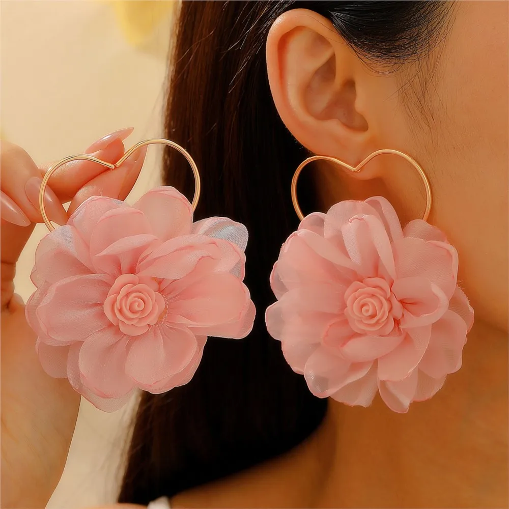 Stylish Elegant Golden Heart Flower Earrings for Women Hollow Heart Frame Pink Floral Design Earrings Jewelry Occasions