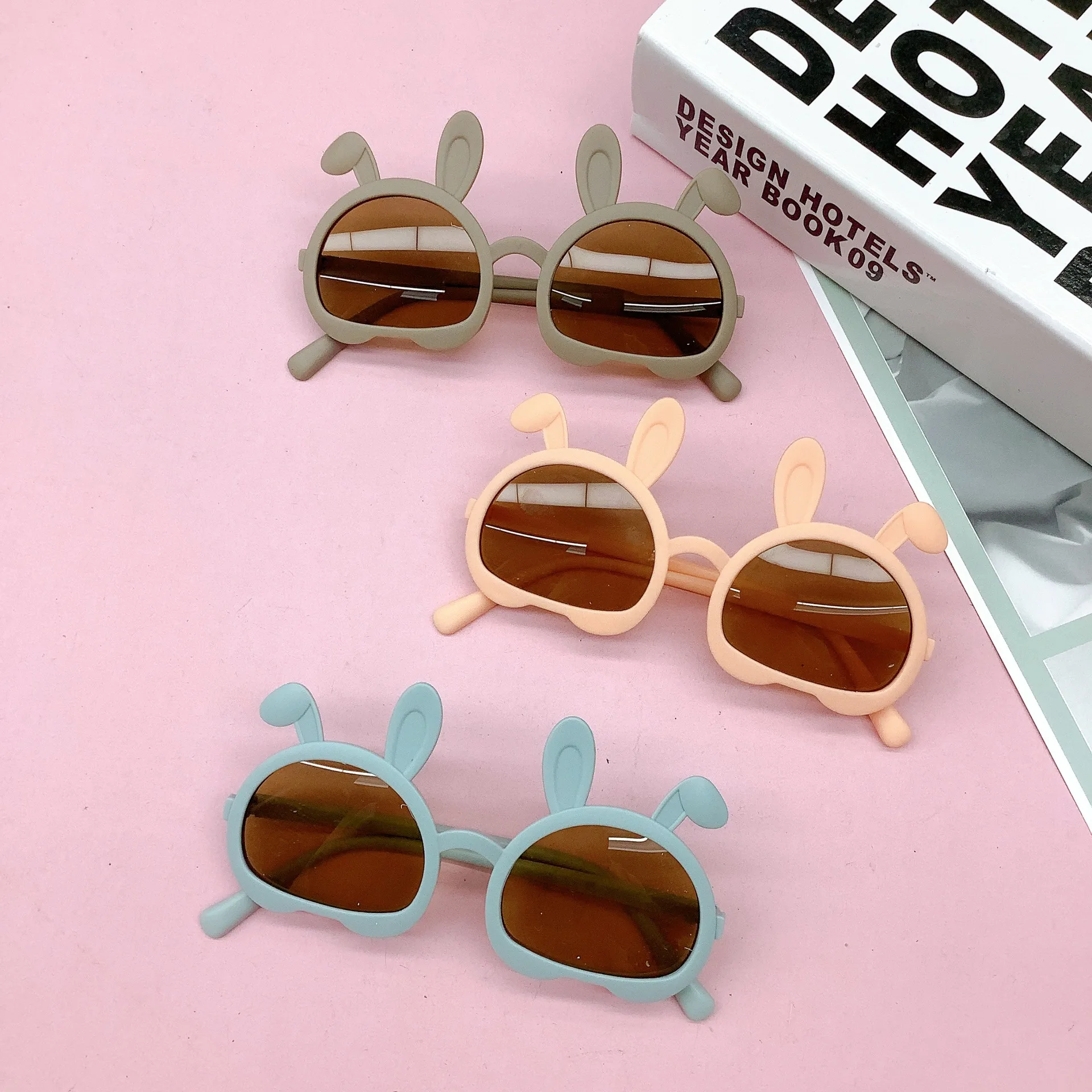 

1 Pcs Bunny Ears Children Sunglasses Jelly Full Frame Sunglasses Fashionable Bunny Colorful Outdoor Sun Protection Glasses