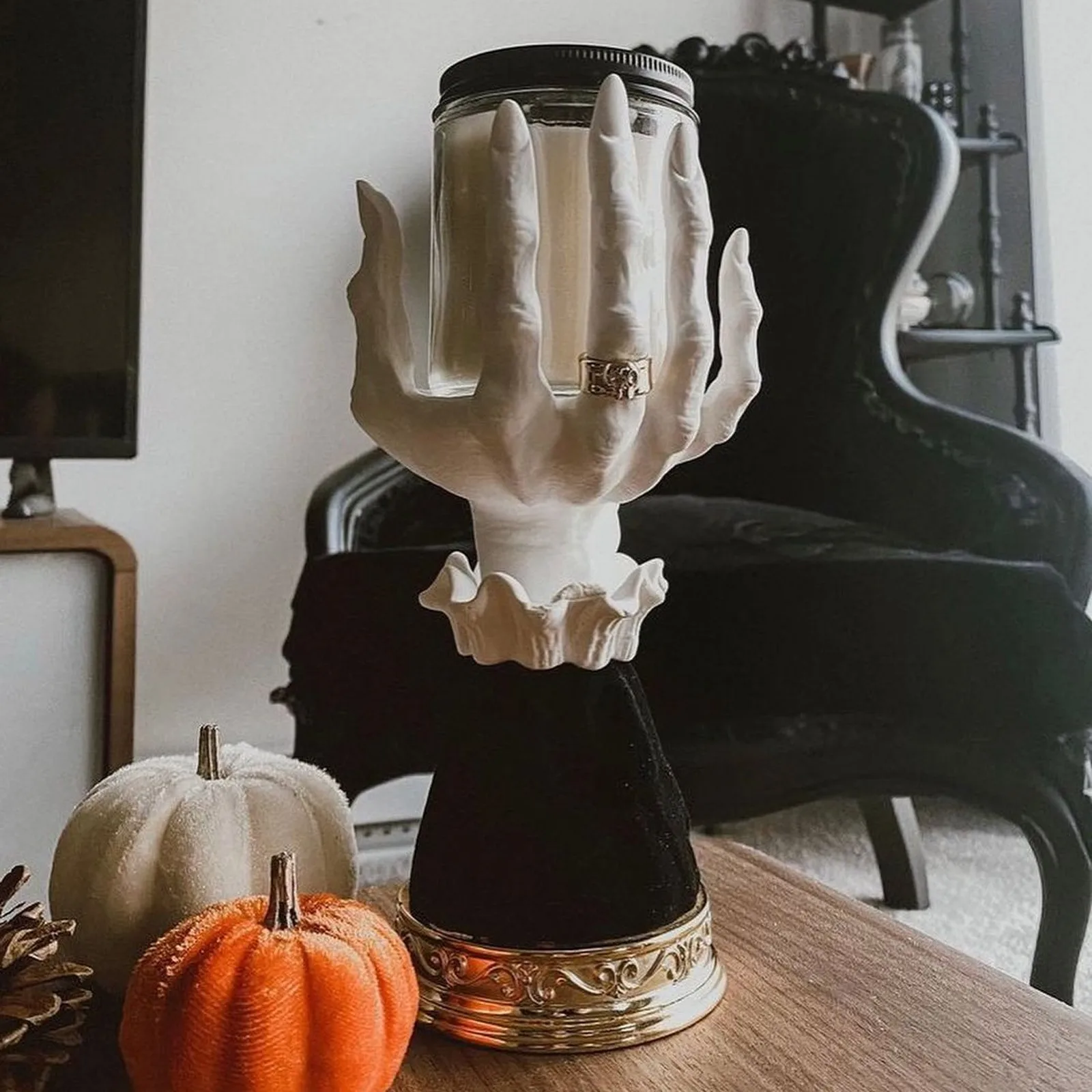 Witch Hand Candlestick Halloween Palm Candle Holder Gothic Decor Snack Bowl Stand Resin Ornament For Home Halloween Decorations candle holders