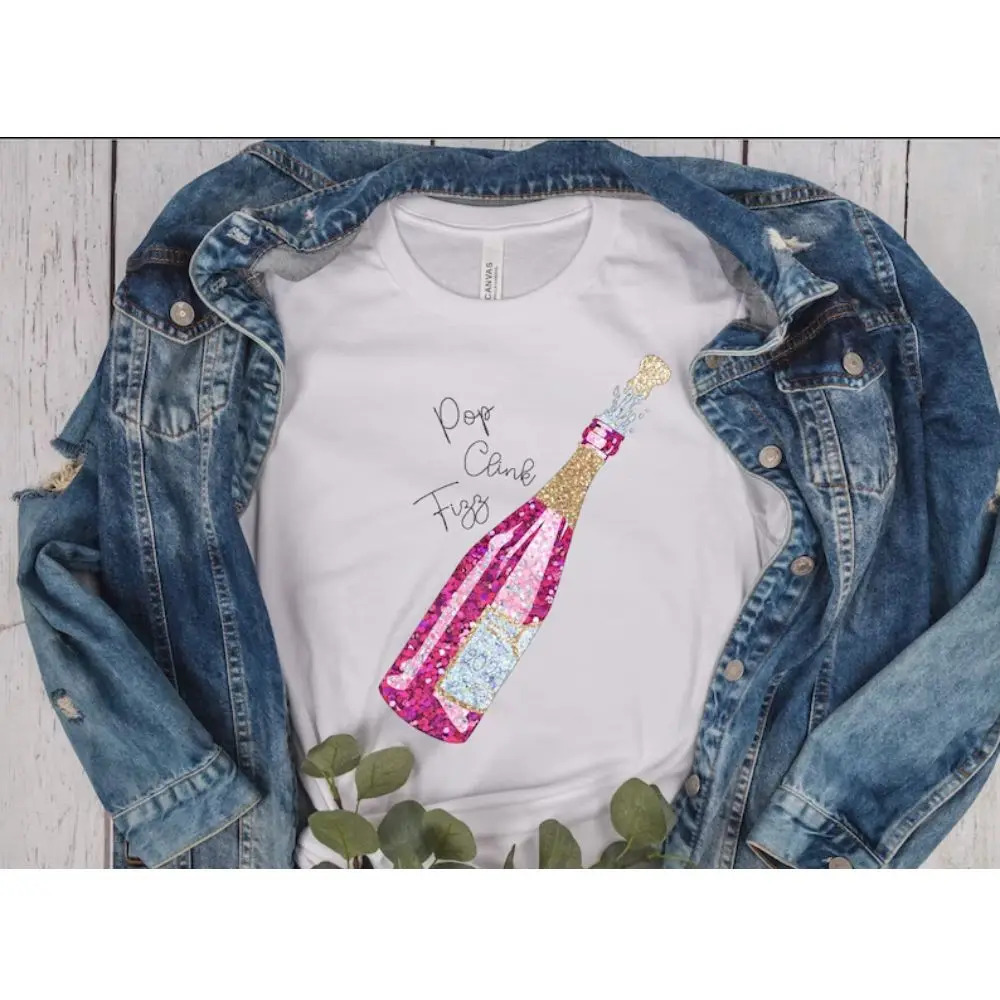 Рисунок 3 - Футболка с бутылкой шампанского