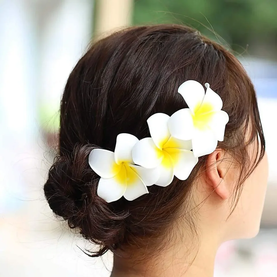 100 Fiori Artificiali Plumeria Frangipani In Schiuma EVA | Bianco Con Giallo, 5 Cm | Per Piscina, Centrotavola, Forcine E Decorazioni Hawaiane - 5
