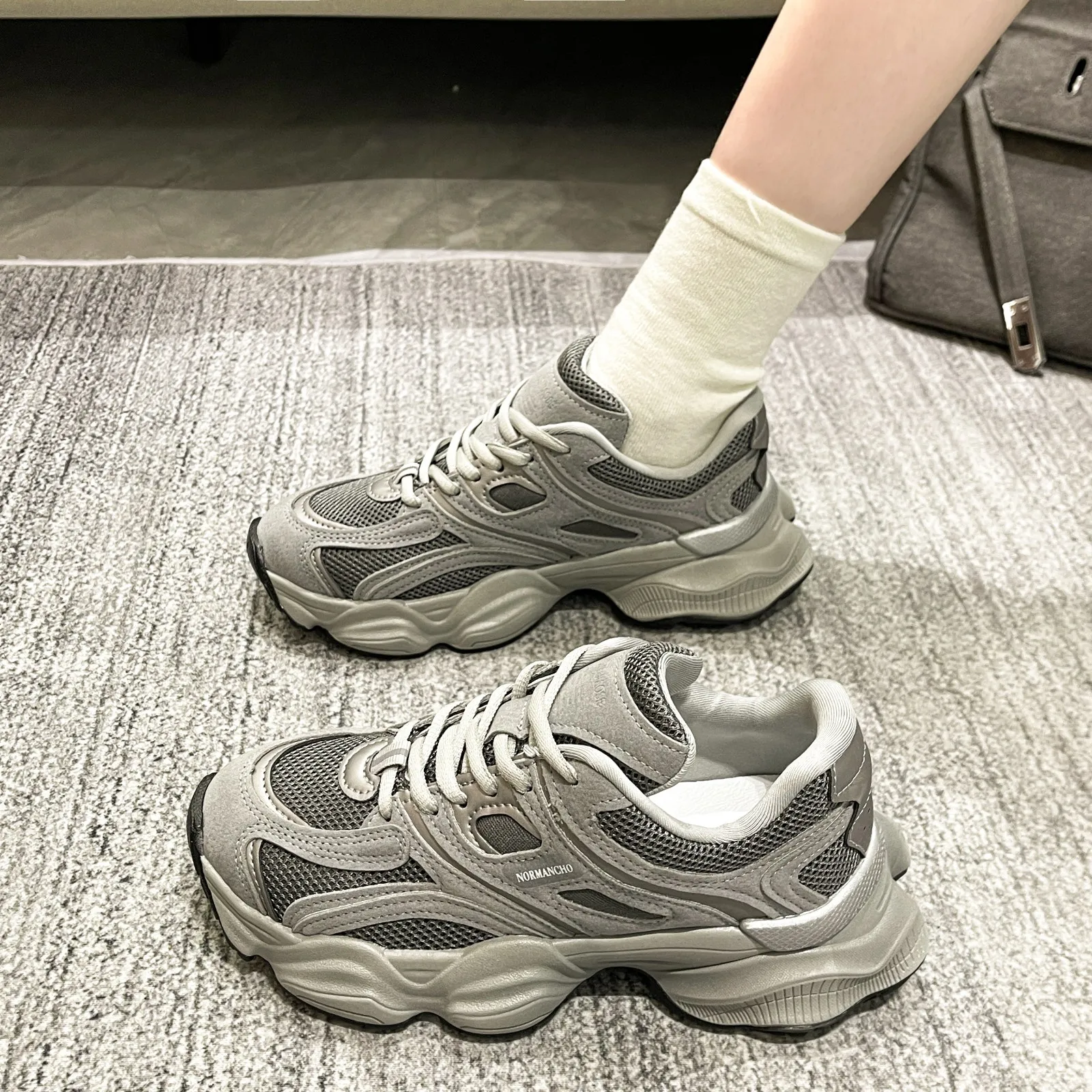 

Женские кроссовки на платформе, сезон весна-осень 2024, низкая Нескользящая повседневная обувь для женщин, уличная сетчатая женская обувь на шнуровке, Новинка